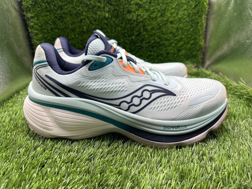 Saucony Hurricane 26 S101106-1016 Athletic Sneaker Womens 10.5 Blue Mesh Jogging